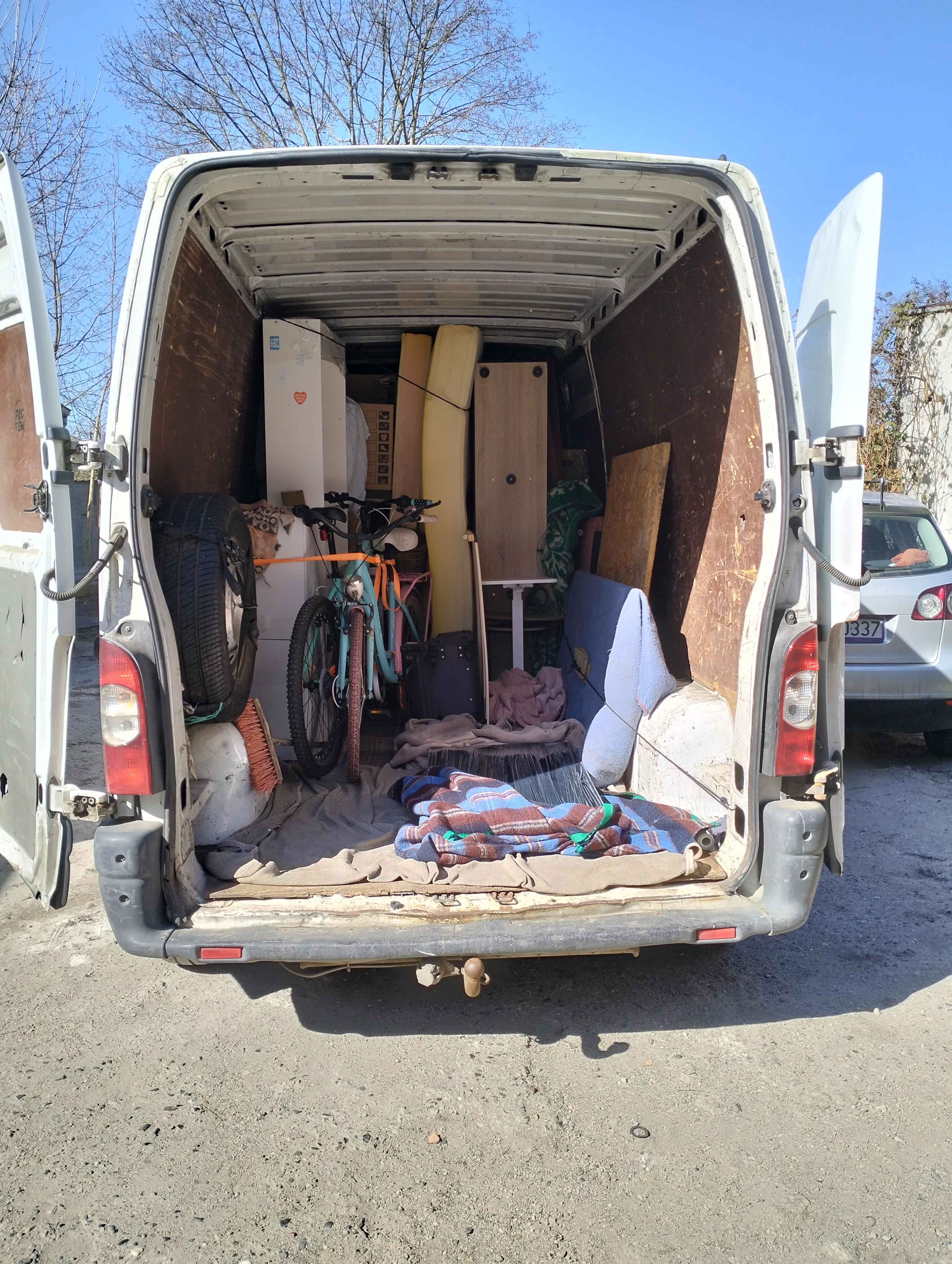 Przeprowadzka z transportem mebli i sprzętu